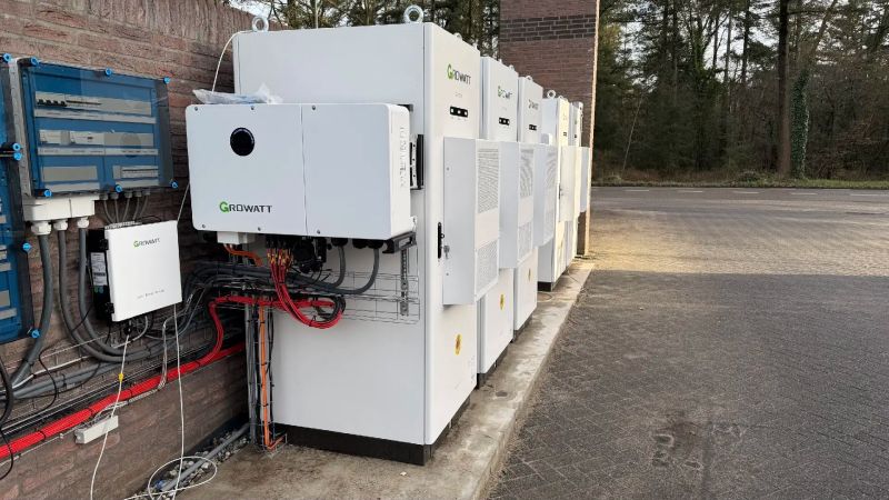 Side view of Growatt WIT and AXE outdoor commercial battery installation